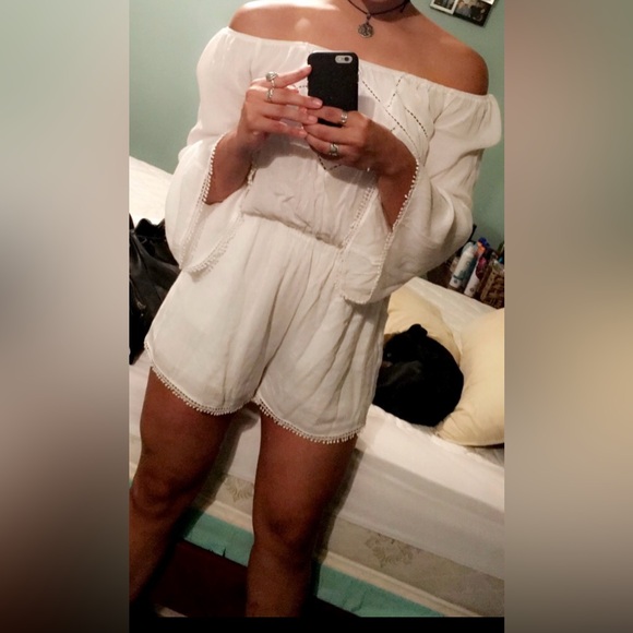 Solemio Cream Off The Shoulder Romper - Size L - Picture 1 of 6